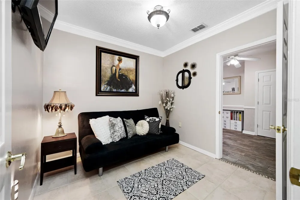 15314 LAKE MAGDALENE BOULEVARD Tampa, FL 33618