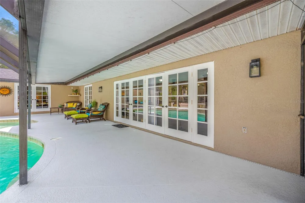 15314 LAKE MAGDALENE BOULEVARD Tampa, FL 33618