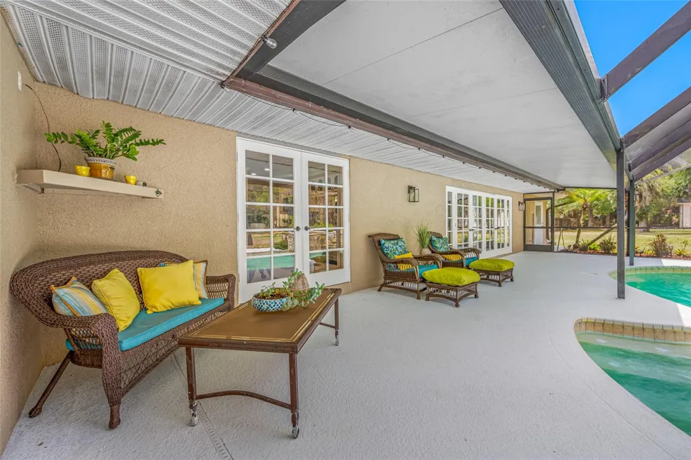 15314 LAKE MAGDALENE BOULEVARD Tampa, FL 33618