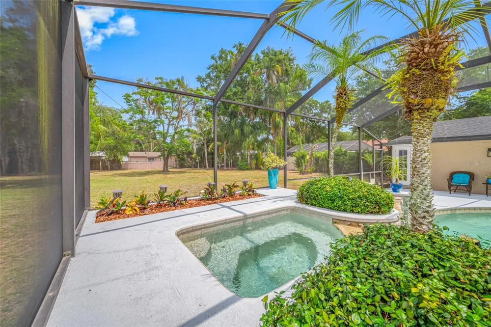 15314 LAKE MAGDALENE BOULEVARD Tampa, FL 33618