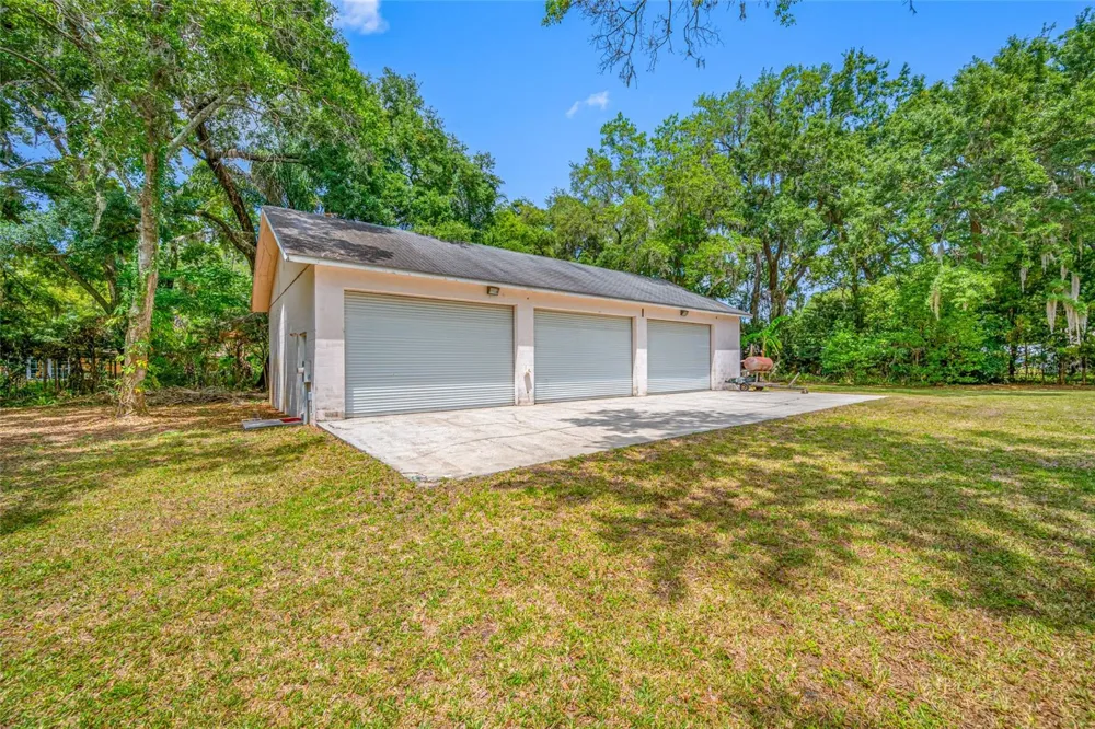 15314 LAKE MAGDALENE BOULEVARD Tampa, FL 33618