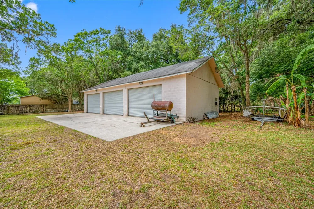 15314 LAKE MAGDALENE BOULEVARD Tampa, FL 33618