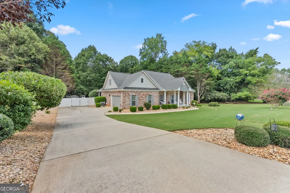 227 Still Water LN Jefferson, GA 30549