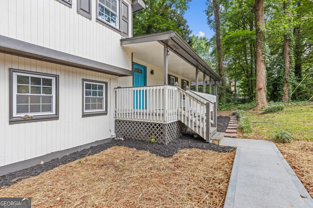 353 Old Rosser RD Stone Mountain, GA 30087