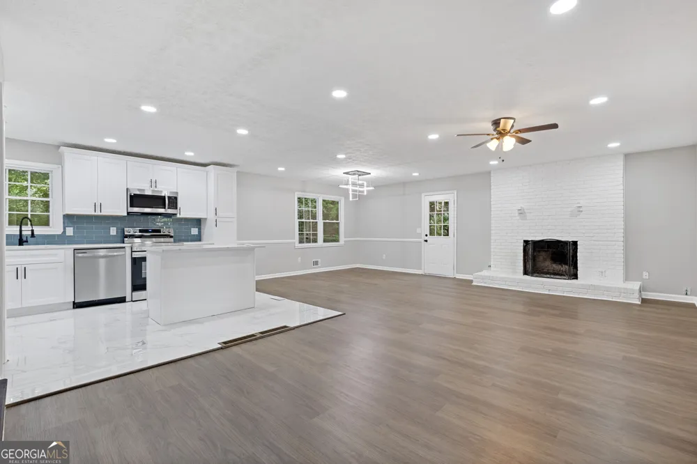 353 Old Rosser RD Stone Mountain, GA 30087