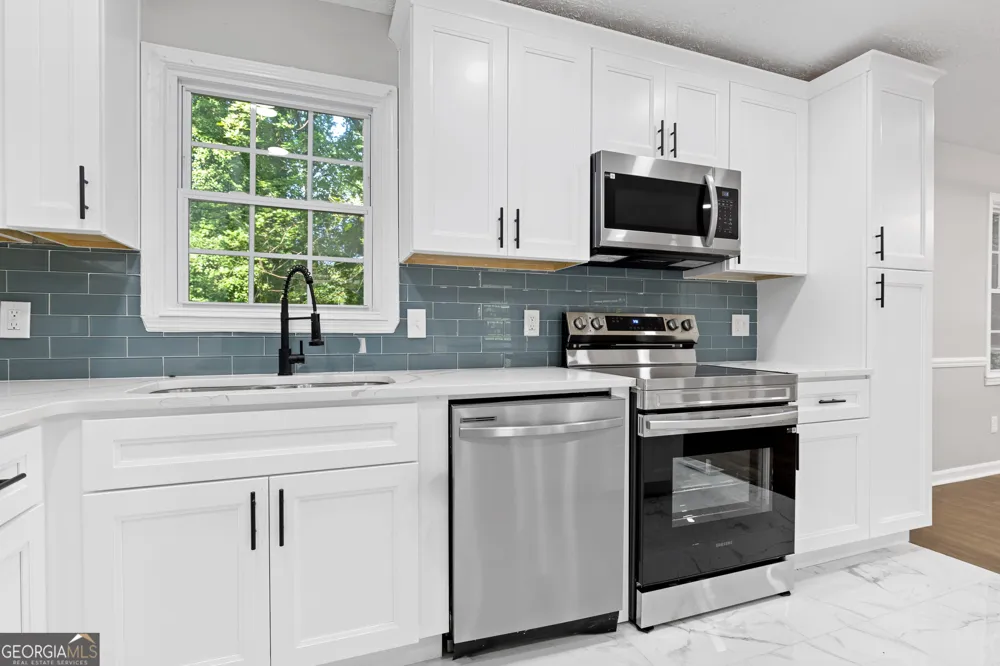 353 Old Rosser RD Stone Mountain, GA 30087