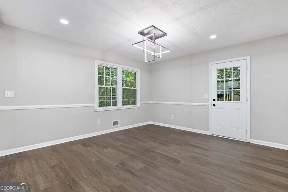 353 Old Rosser RD Stone Mountain, GA 30087