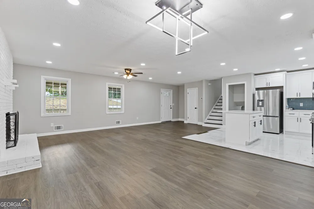 353 Old Rosser RD Stone Mountain, GA 30087