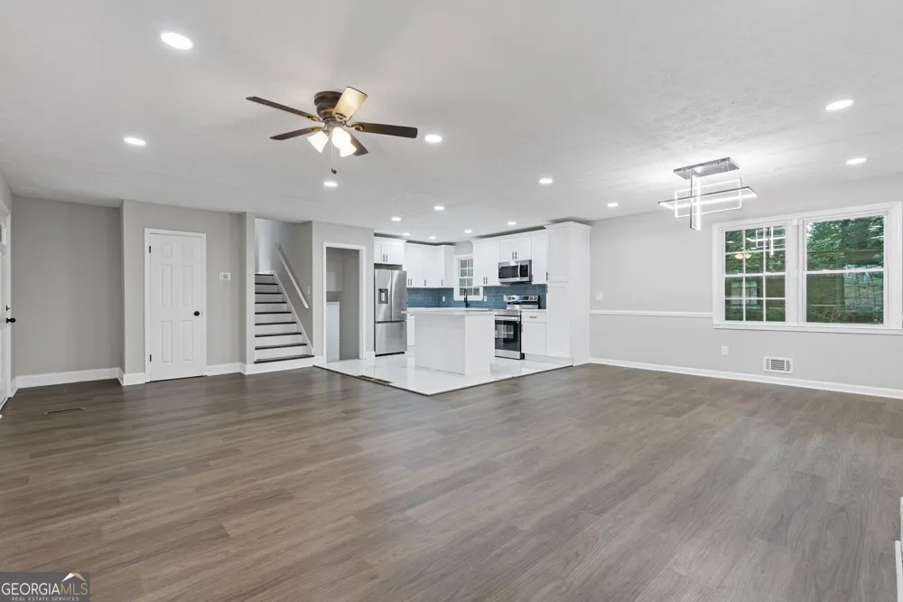 353 Old Rosser RD Stone Mountain, GA 30087