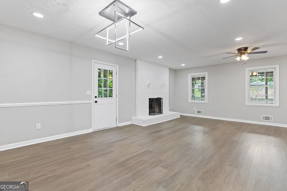 353 Old Rosser RD Stone Mountain, GA 30087