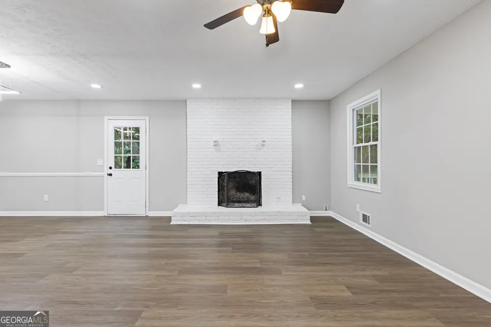 353 Old Rosser RD Stone Mountain, GA 30087