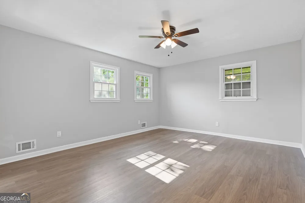 353 Old Rosser RD Stone Mountain, GA 30087
