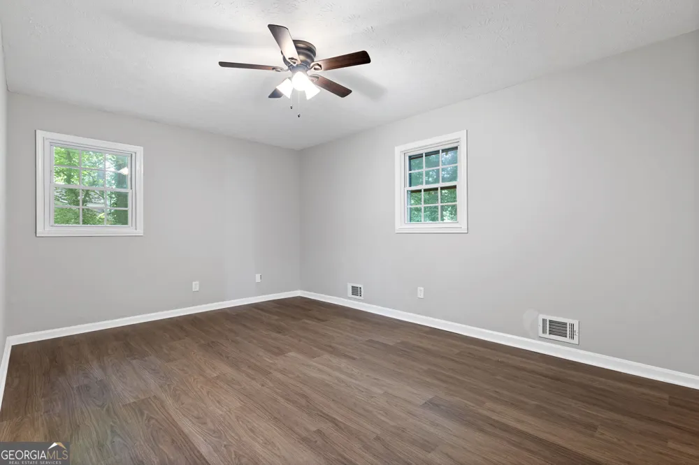 353 Old Rosser RD Stone Mountain, GA 30087