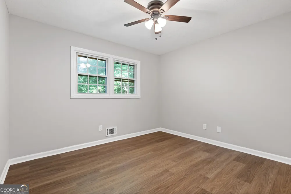 353 Old Rosser RD Stone Mountain, GA 30087