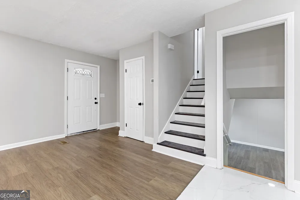353 Old Rosser RD Stone Mountain, GA 30087