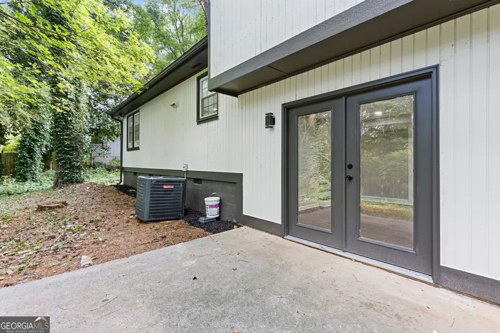353 Old Rosser RD Stone Mountain, GA 30087