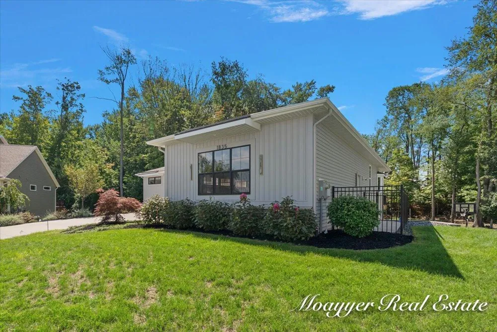 1835 Gloryfield Drive SW Byron Center, MI 49315