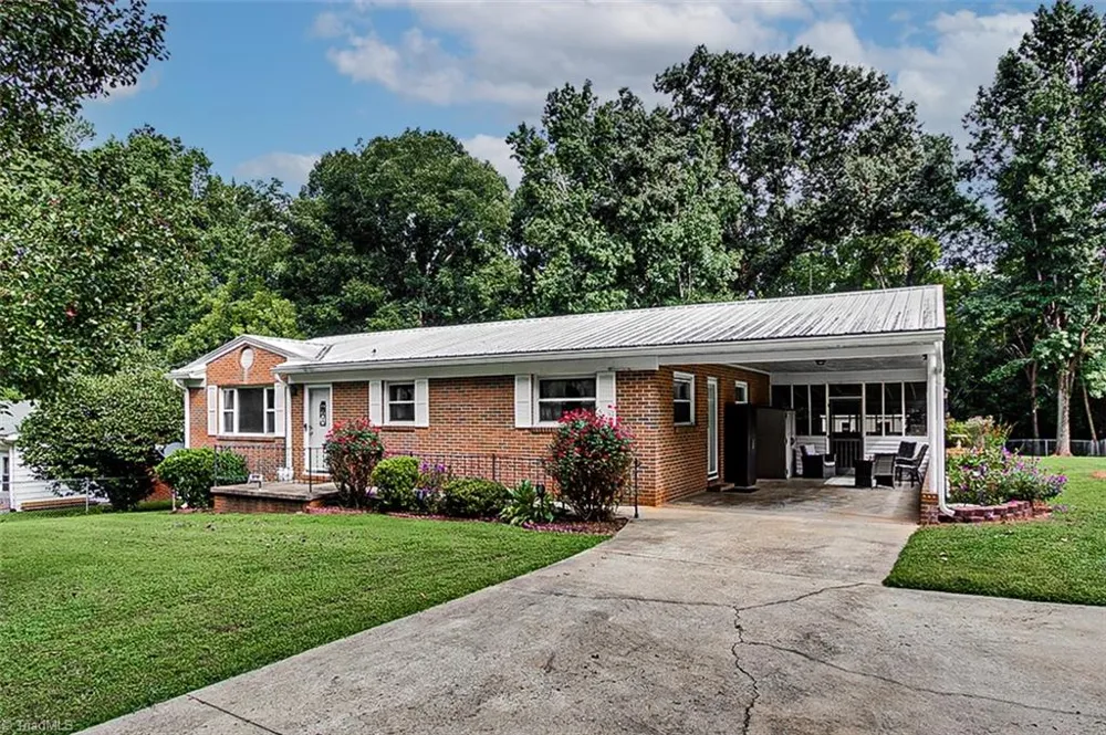 4667 Huntingwood Road Ramseur, NC 27316