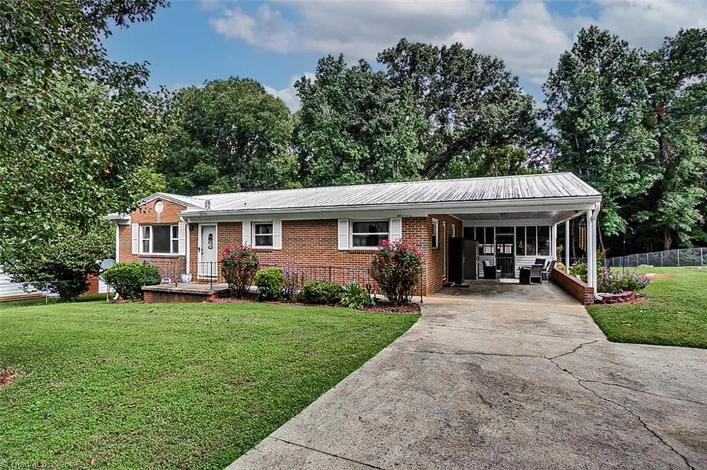 4667 Huntingwood Road Ramseur, NC 27316