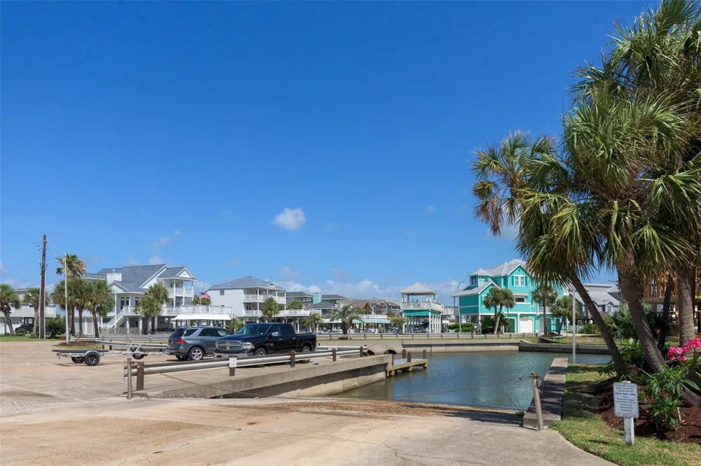 4112 Isla Del Sol Drive Galveston, TX 77554