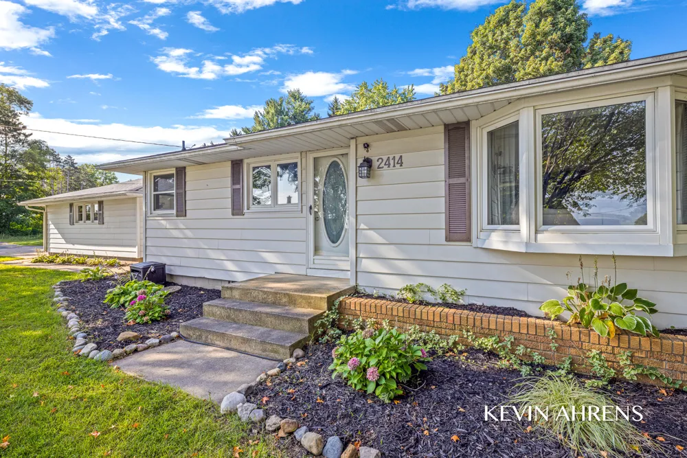 2414 Barry Street Hudsonville, MI 49426