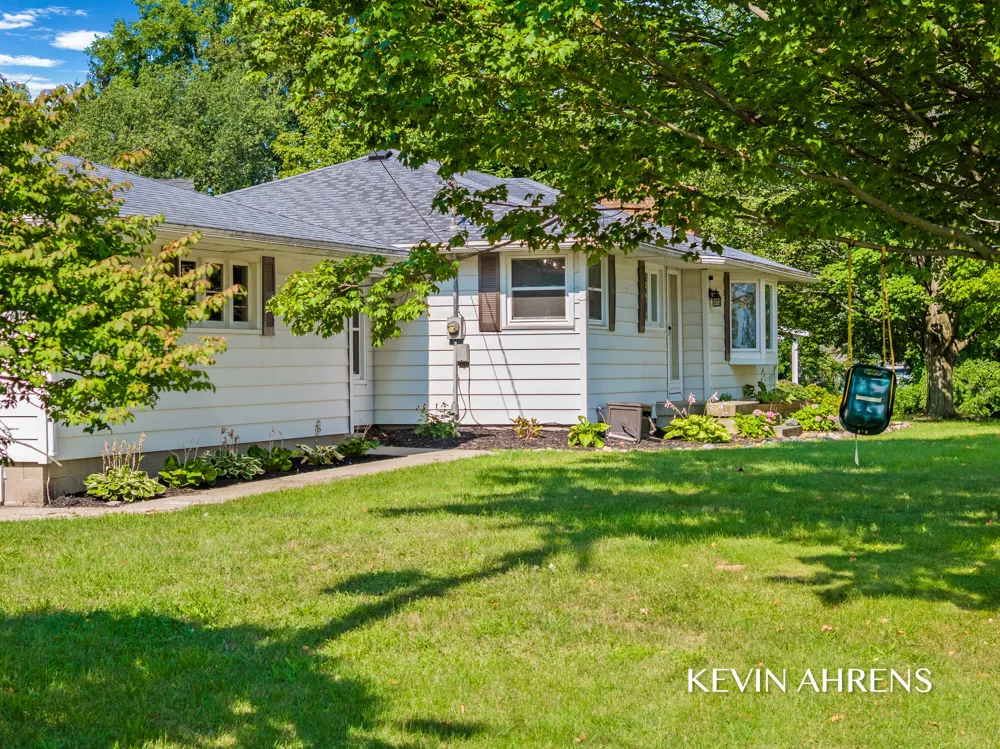 2414 Barry Street Hudsonville, MI 49426