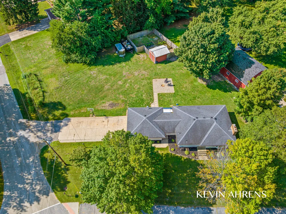 2414 Barry Street Hudsonville, MI 49426