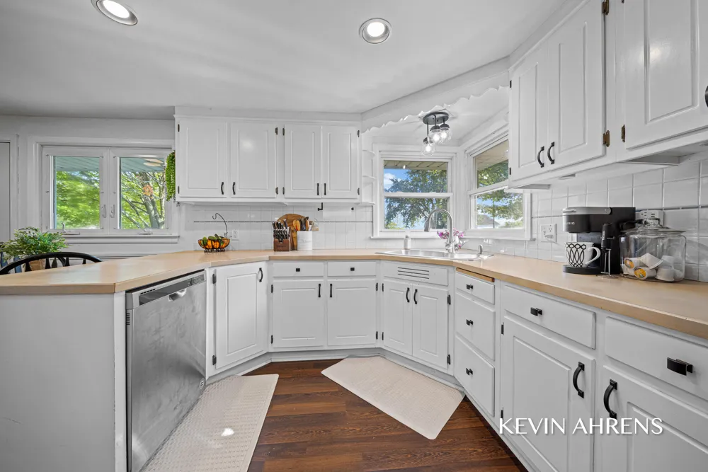 2414 Barry Street Hudsonville, MI 49426