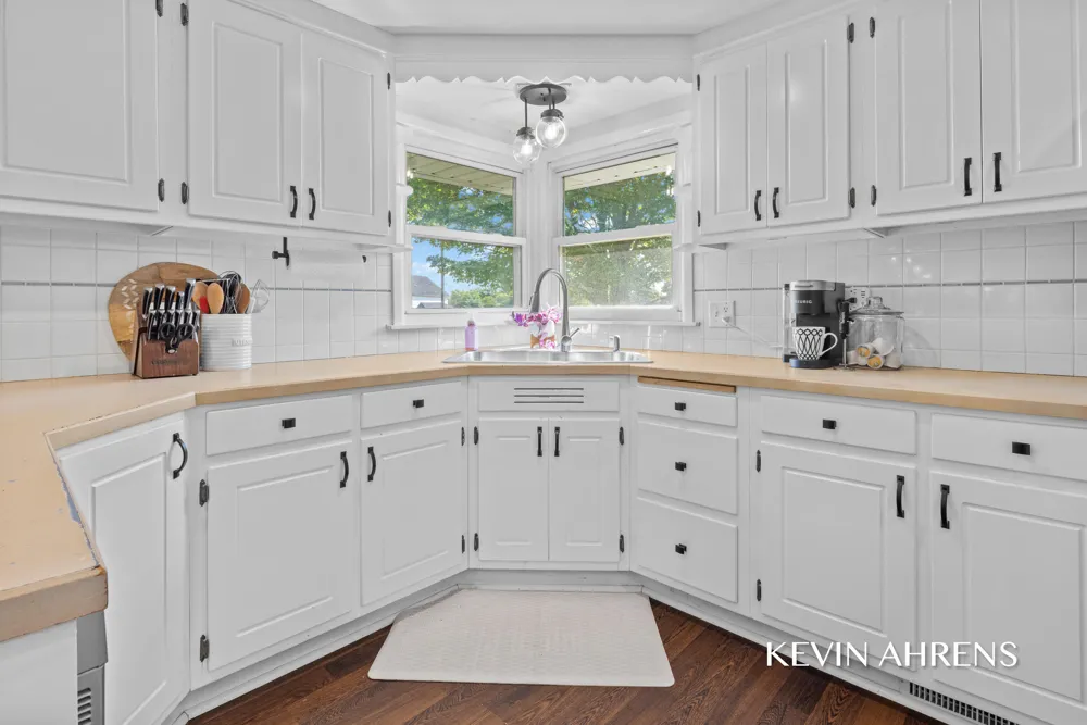 2414 Barry Street Hudsonville, MI 49426