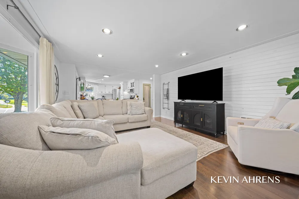 2414 Barry Street Hudsonville, MI 49426