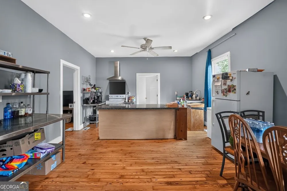 5 Spruce ST Porterdale, GA 30014