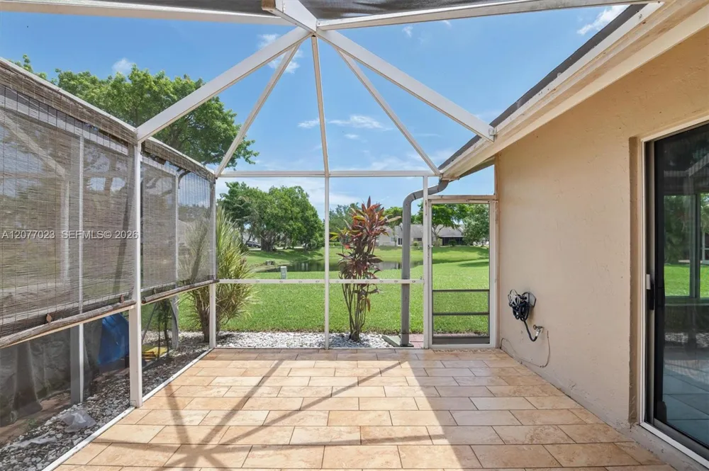 5200 W Lakes Dr Deerfield Beach, FL 33442