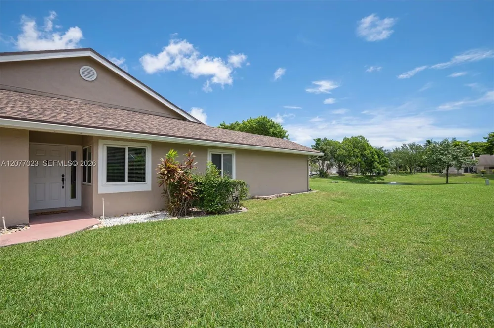 5200 W Lakes Dr Deerfield Beach, FL 33442