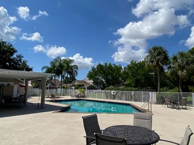 5200 W Lakes Dr Deerfield Beach, FL 33442