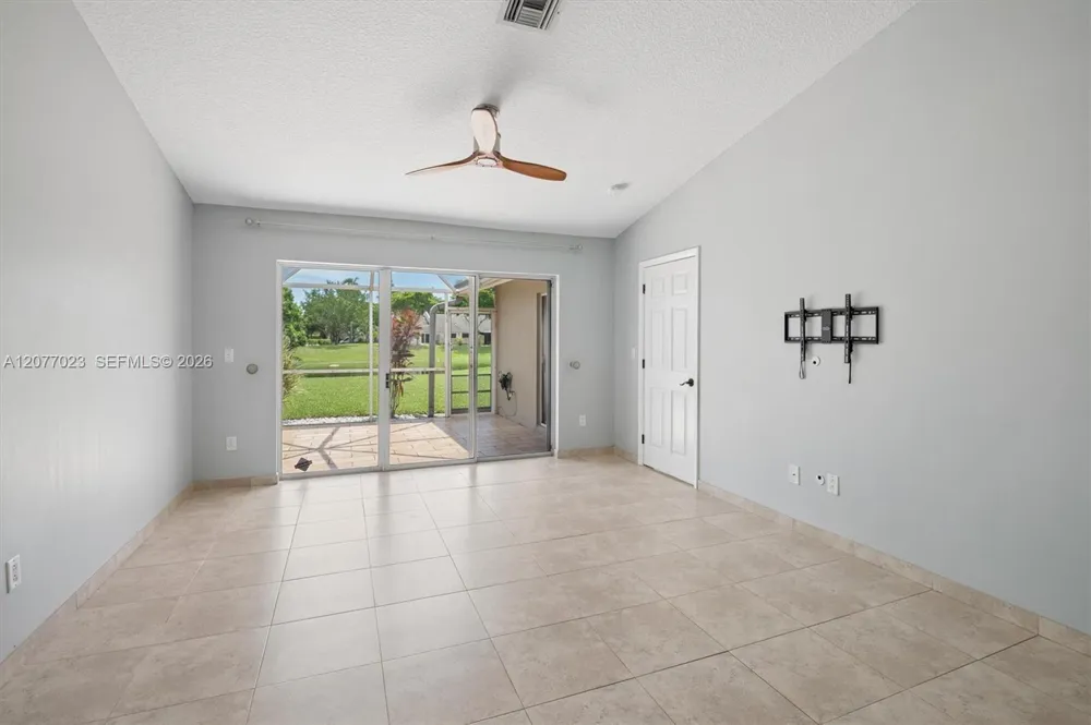 5200 W Lakes Dr Deerfield Beach, FL 33442