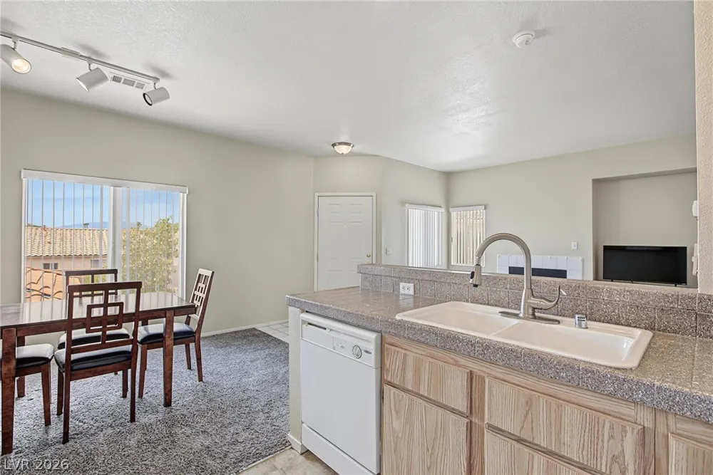 251 S Green Valley Parkway #4122 Henderson, NV 89012