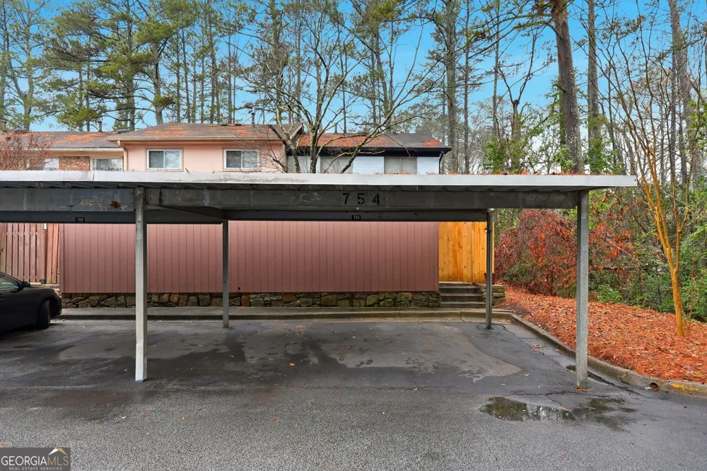 754 Garden View DR Stone Mountain, GA 30083