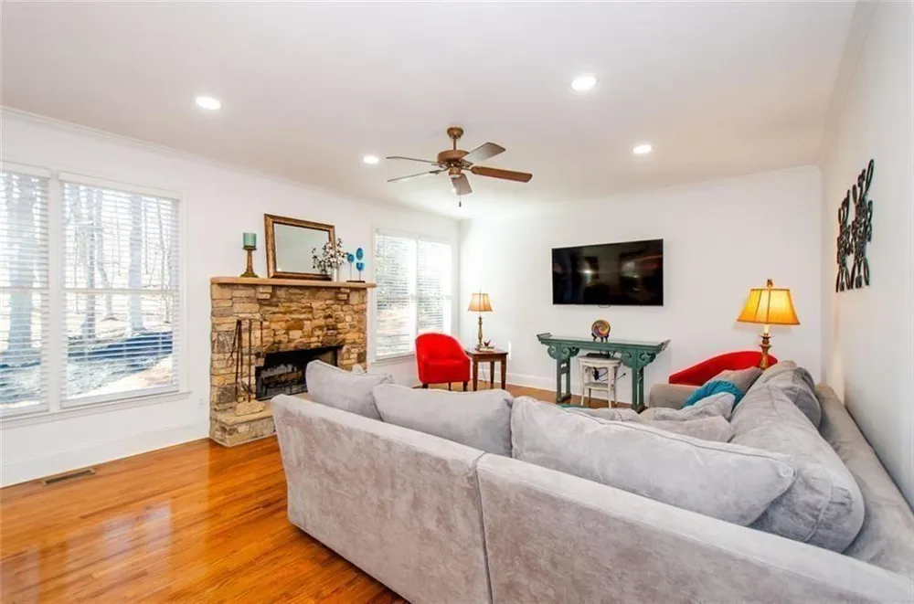 778 Crescent Circle Circle Canton, GA 30115