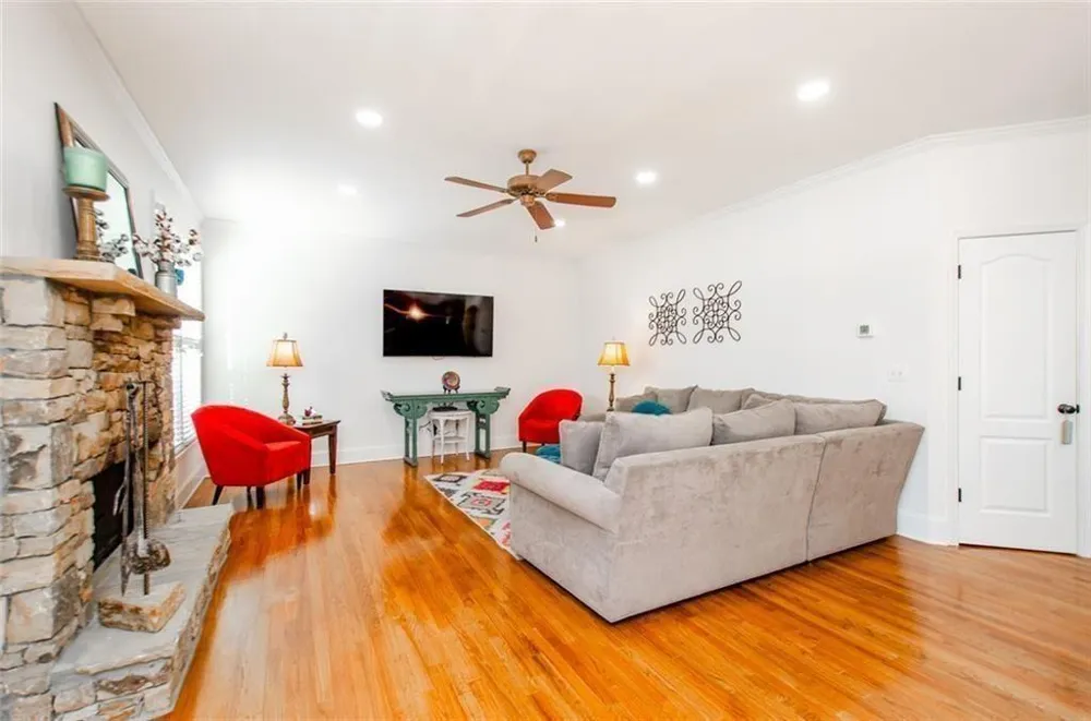 778 Crescent Circle Circle Canton, GA 30115