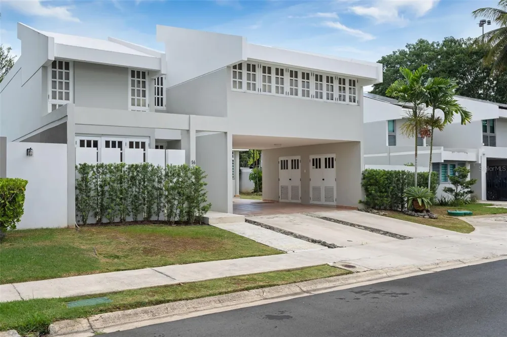 URB VILLAS DE SAN IGNACIO CALLE SAN EDMUNDO #14 San Juan, PR 00927