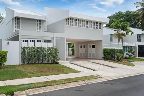 URB VILLAS DE SAN IGNACIO CALLE SAN EDMUNDO #14
