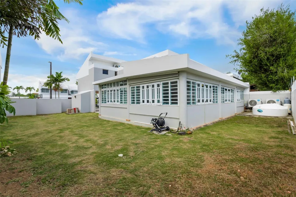URB VILLAS DE SAN IGNACIO CALLE SAN EDMUNDO #14 San Juan, PR 00927