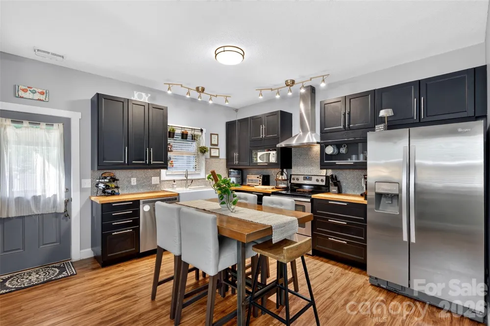 27 Mill Creek Loop Asheville, NC 28806