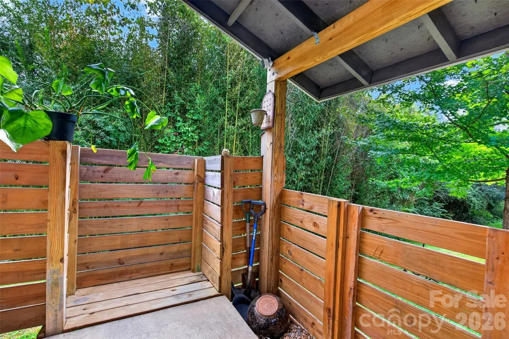 27 Mill Creek Loop Asheville, NC 28806