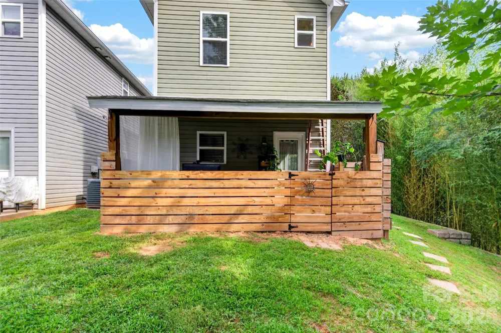 27 Mill Creek Loop Asheville, NC 28806