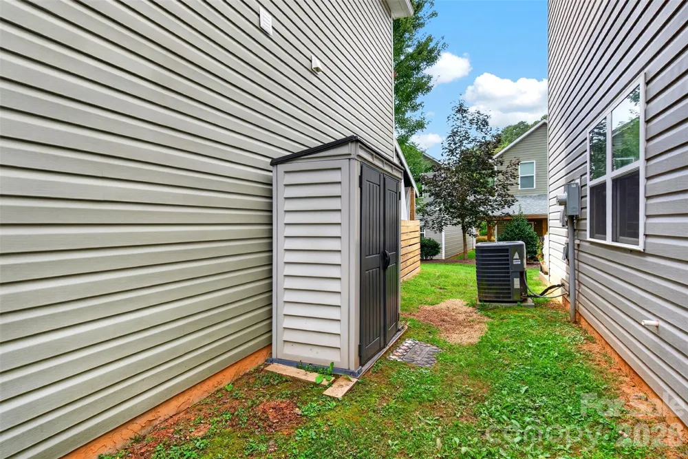 27 Mill Creek Loop Asheville, NC 28806