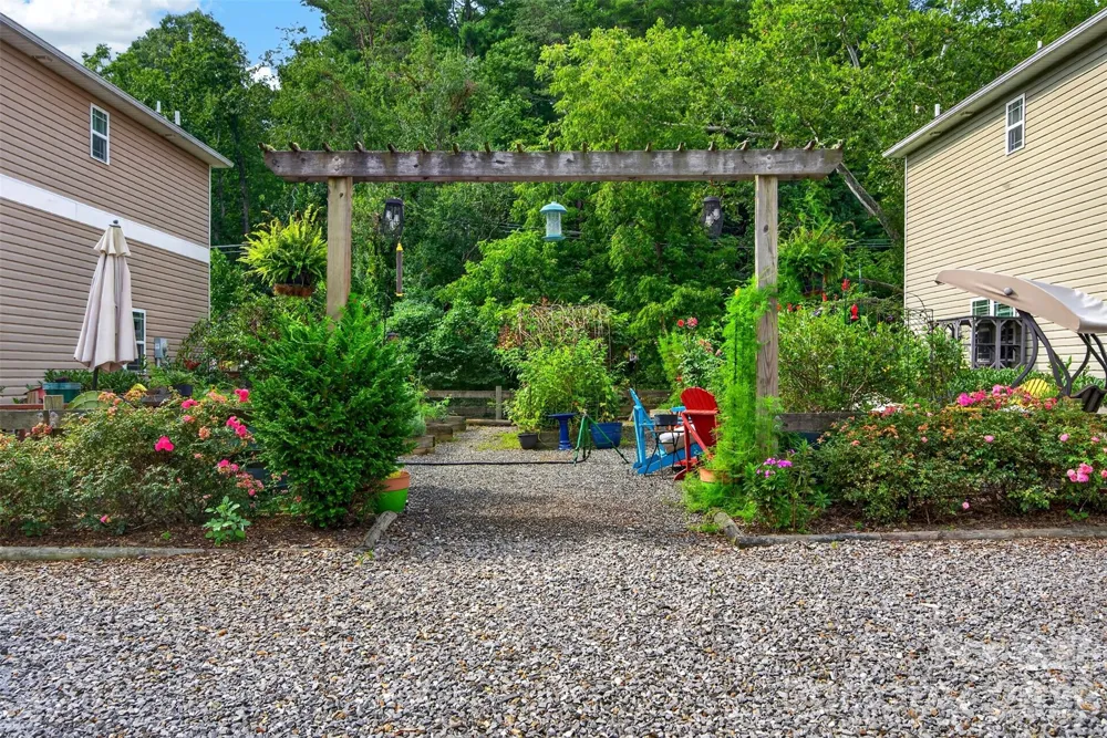 27 Mill Creek Loop Asheville, NC 28806
