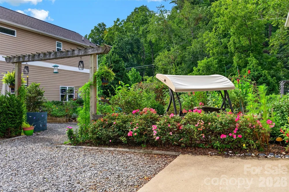 27 Mill Creek Loop Asheville, NC 28806