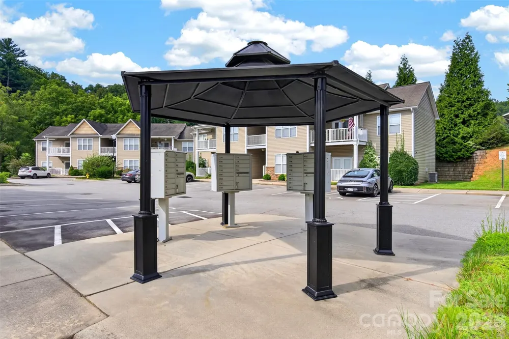27 Mill Creek Loop Asheville, NC 28806