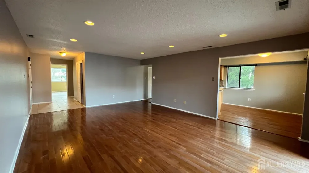 412 Edison Glen Terrace Edison, NJ 08837